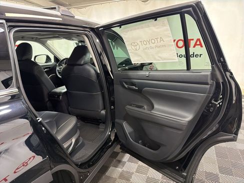 Used 2026 Toyota Highlander XLE image 13