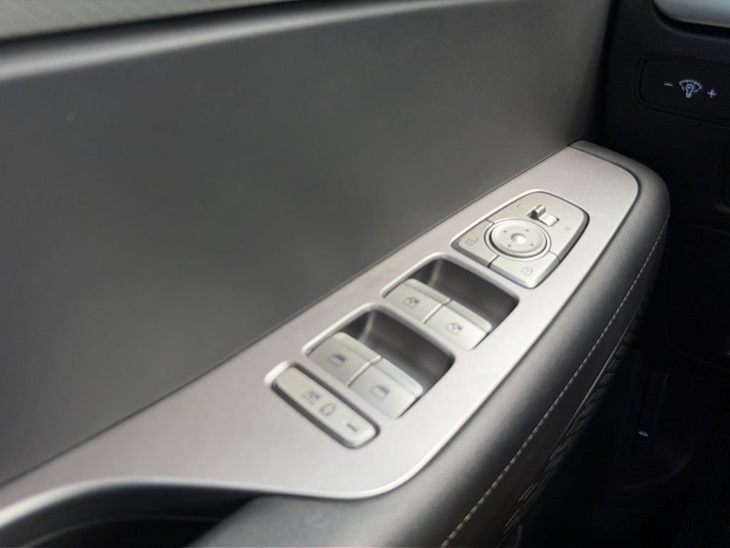 Used 2025 Hyundai Palisade SEL FWD image 23