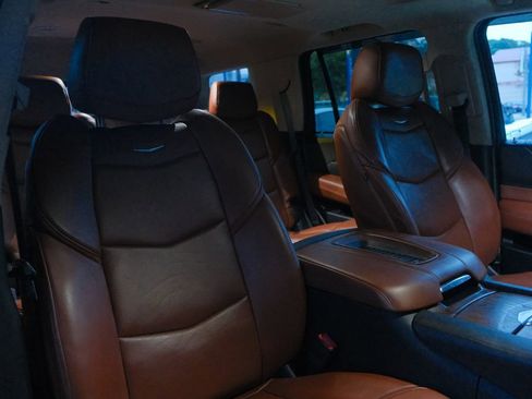 Used 2019 Cadillac Escalade Luxury image 30