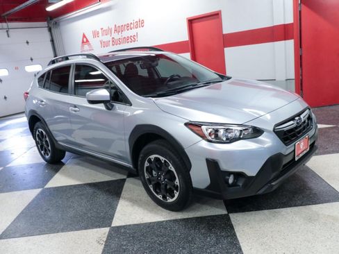 Used 2022 Subaru Crosstrek 2.0i Premium w/ Moonroof Package AWD/4WD image 3