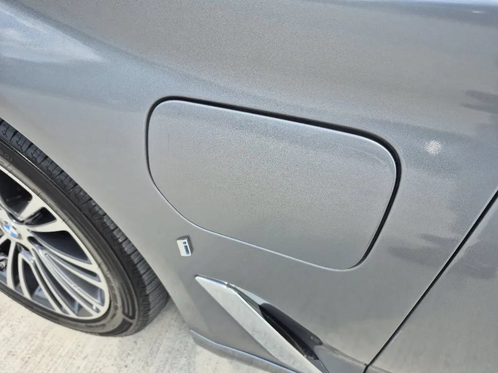 Used 2019 BMW 530e w/ Convenience Package RWD image 12
