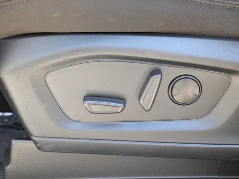 Used 2022 Ford Explorer XLT image 20