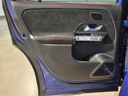 Used 2024 Mercedes-Benz GLB 250 image 35