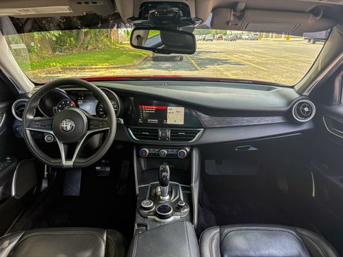 Used 2019 Alfa Romeo Giulia AWD image 29