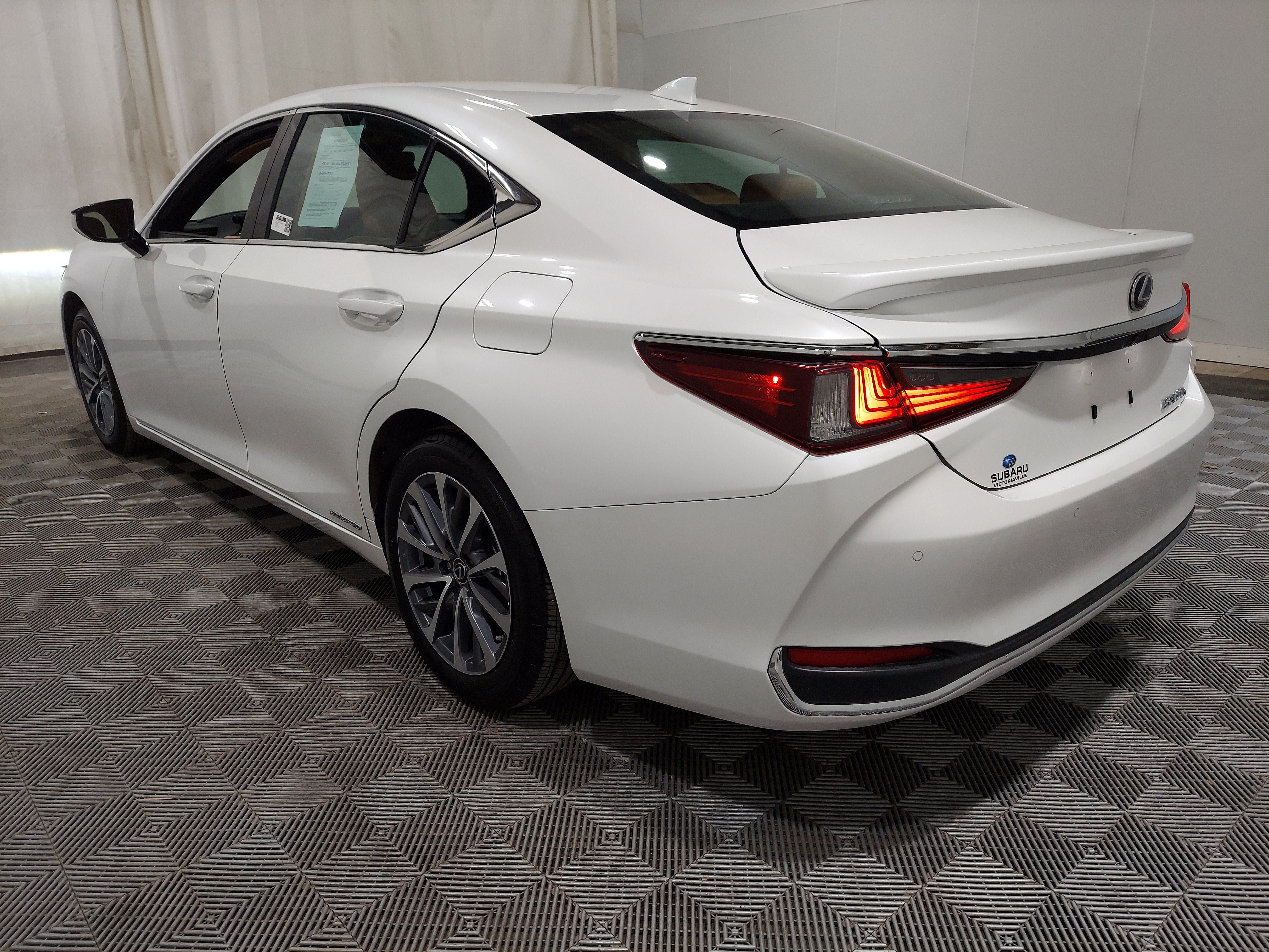 Used 2022 Lexus ES 300h FWD image 2
