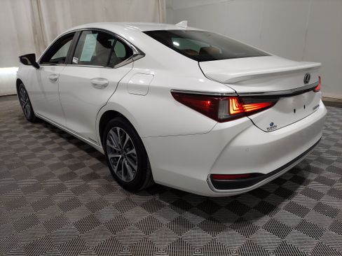 Used 2022 Lexus ES 300h FWD image 2