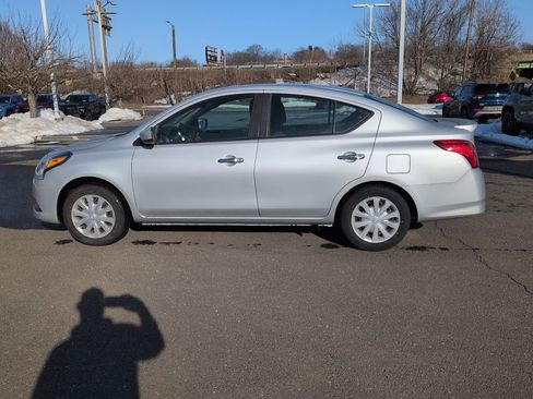 Used 2019 Nissan Versa SV image 8