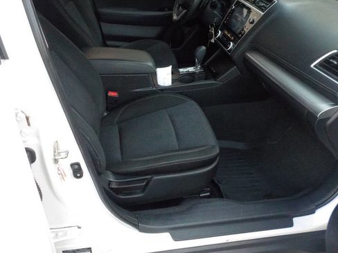 Used 2019 Subaru Outback 2.5i Premium image 18