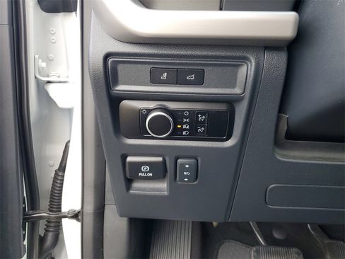 Used 2024 Ford Expedition Max XLT image 24