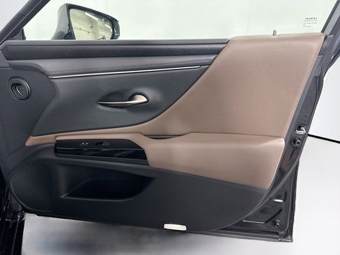 Used 2024 Lexus ES 350 w/ Premium Package image 32