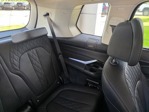 Used 2022 BMW X7 xDrive40i w/ Executive Package AWD/4WD image 17