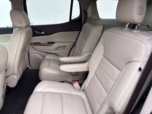 Used 2019 GMC Acadia Denali w/ Technology Package FWD image 14