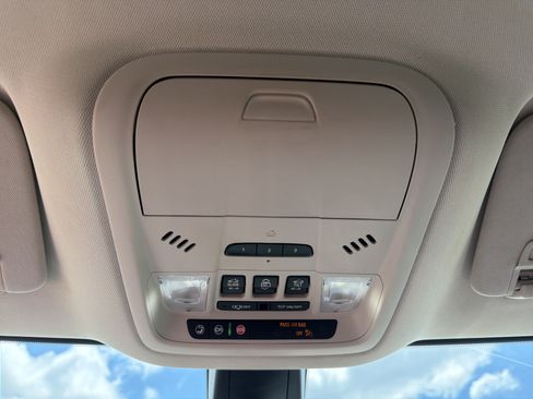 Used 2022 Buick Enclave Avenir FWD image 24