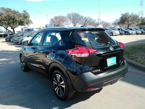 Used 2018 Nissan Kicks SV image 9