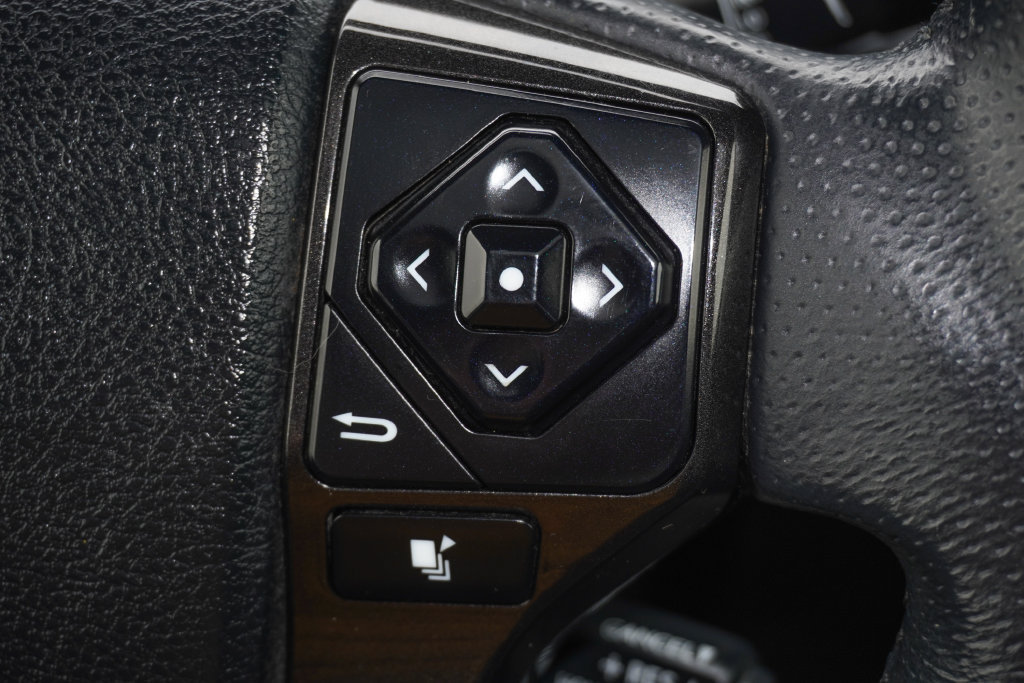 Used 2021 Toyota 4Runner Venture w/ Moonroof Package AWD/4WD image 33