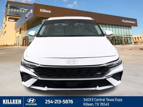 Used 2025 Hyundai Elantra Limited FWD image 2