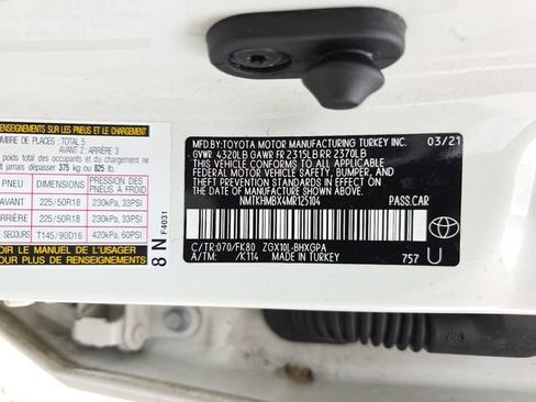 Used 2021 Toyota C-HR XLE FWD image 33