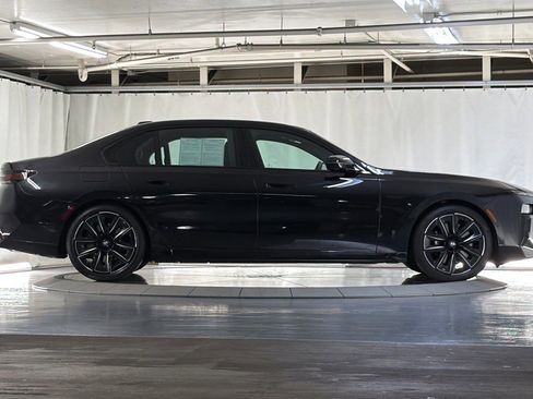 Used 2023 BMW 740i w/ Parking Assistance Package RWD image 7