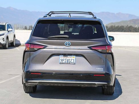 Certified 2024 Toyota Sienna Limited image 6