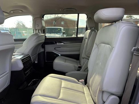 Certified 2024 Jeep Wagoneer Series III image 11