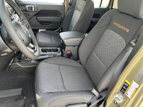 New 2025 Jeep Gladiator Mojave w/ Convenience Group image 18