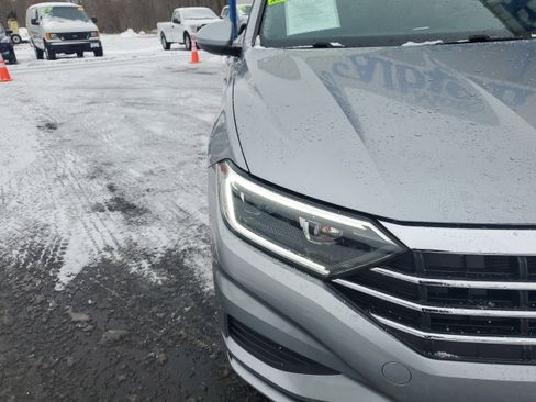 Used 2019 Volkswagen Jetta SEL w/ Cold Weather Package image 8