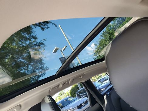 Certified 2025 Volvo XC60 B5 Core AWD/4WD image 20