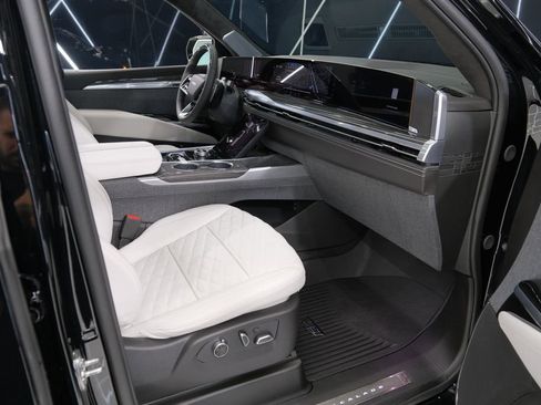 Used 2026 Cadillac Escalade V w/ LPO, ONYX Package image 47