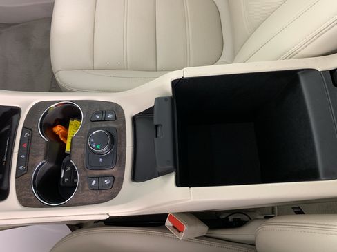 Used 2021 GMC Acadia Denali w/ Denali Technology Package FWD image 28
