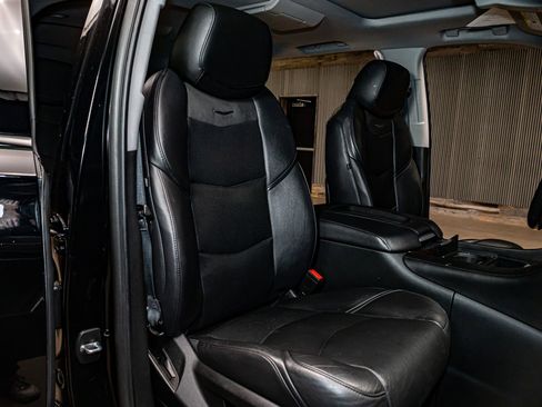 Used 2020 Cadillac Escalade ESV Premium Luxury image 26