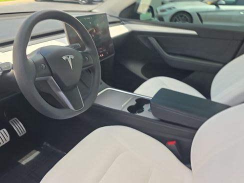 Used 2023 Tesla Model Y Performance AWD/4WD image 17