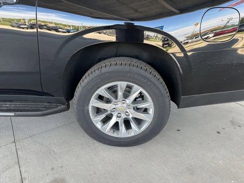 New 2025 Chevrolet Suburban Premier image 10