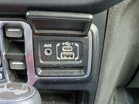 Used 2024 Jeep Wrangler Unlimited Sahara AWD/4WD image 23