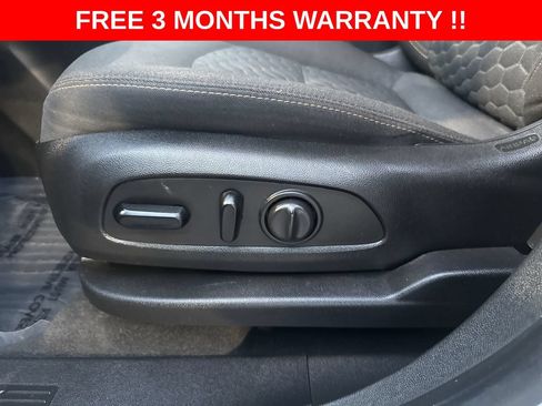 Used 2019 Chevrolet Equinox LT w/ Driver Convenience Package FWD image 13