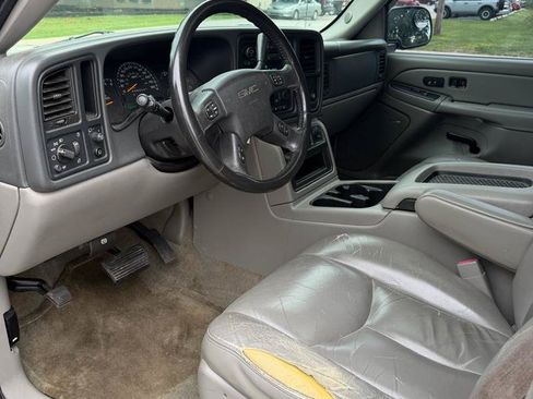 Used 2006 GMC Yukon XL SLT w/ SLT Preferred Equipment Group RWD image 9