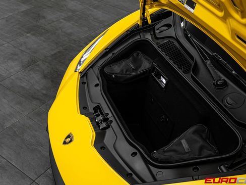 Used 2021 Lamborghini Huracan EVO RWD image 10