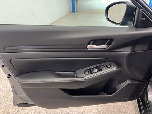 Used 2025 Nissan Altima 2.5 SV image 12