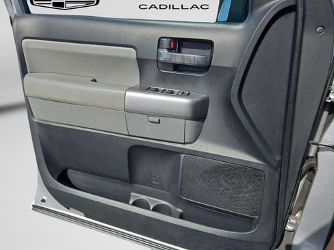 Used 2019 Toyota Sequoia SR5 AWD/4WD image 17