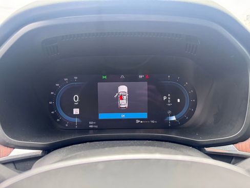 Used 2023 Volvo XC60 B5 Plus image 13