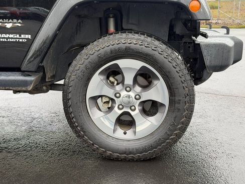 Used 2017 Jeep Wrangler Unlimited Sahara w/ Max Tow Package image 10