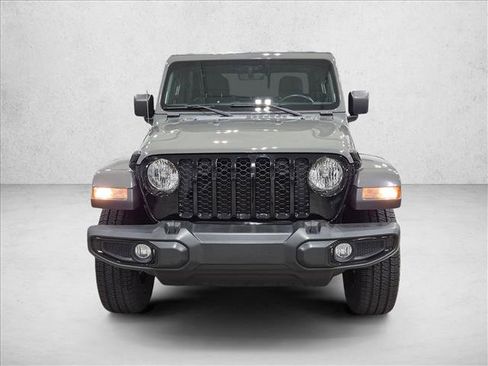 Used 2022 Jeep Gladiator Sport AWD/4WD image 2