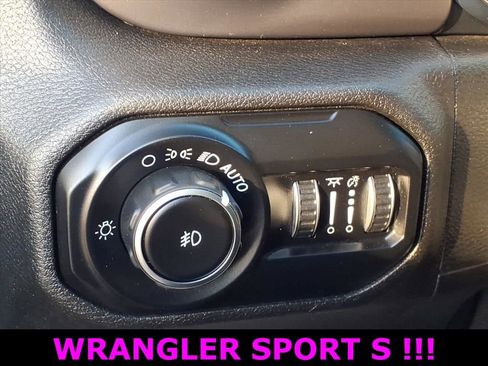 Used 2020 Jeep Wrangler Sport image 14