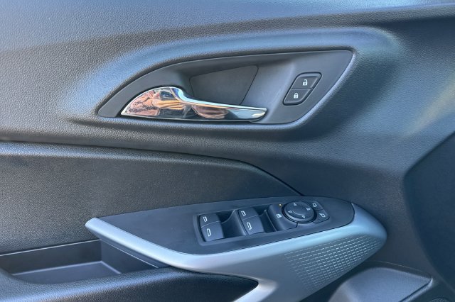 New 2026 Chevrolet Trax RS w/ Sunroof Package FWD image 17