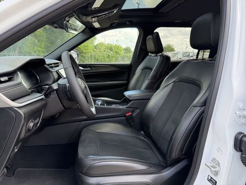 New 2025 Jeep Grand Cherokee L Altitude RWD image 14