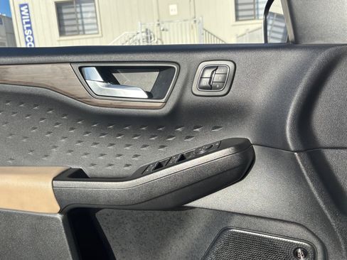 Used 2020 Ford Escape Titanium w/ Titanium Premium Package 2.0 image 16