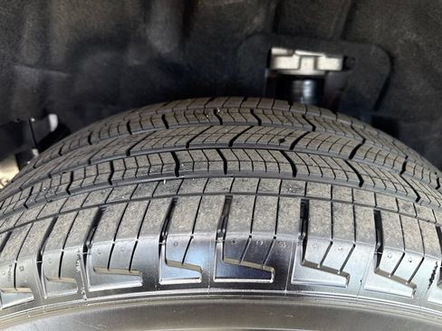 Used 2025 Jeep Grand Cherokee L Limited RWD image 11