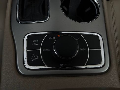 Used 2018 Jeep Grand Cherokee Limited AWD/4WD image 24