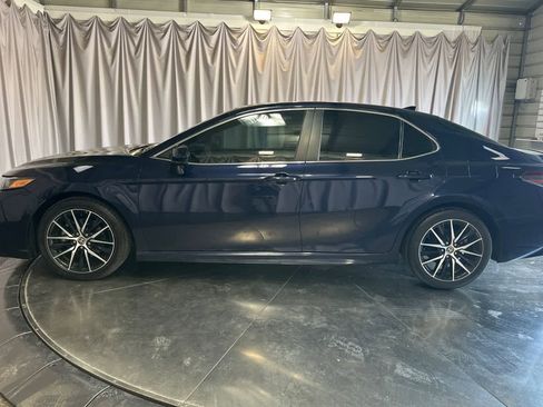 Used 2021 Toyota Camry SE image 6