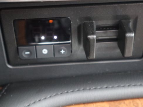 Used 2024 Nissan Armada SL w/ Captain's Chairs Package image 32