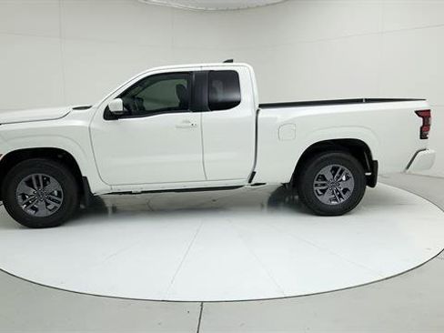 Certified 2025 Nissan Frontier SV w/ SV Convenience Package RWD image 5
